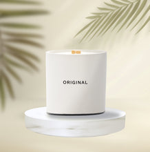 Load image into Gallery viewer, Odour Eliminating Candle. Smells like fresh berries. 10 Ounce